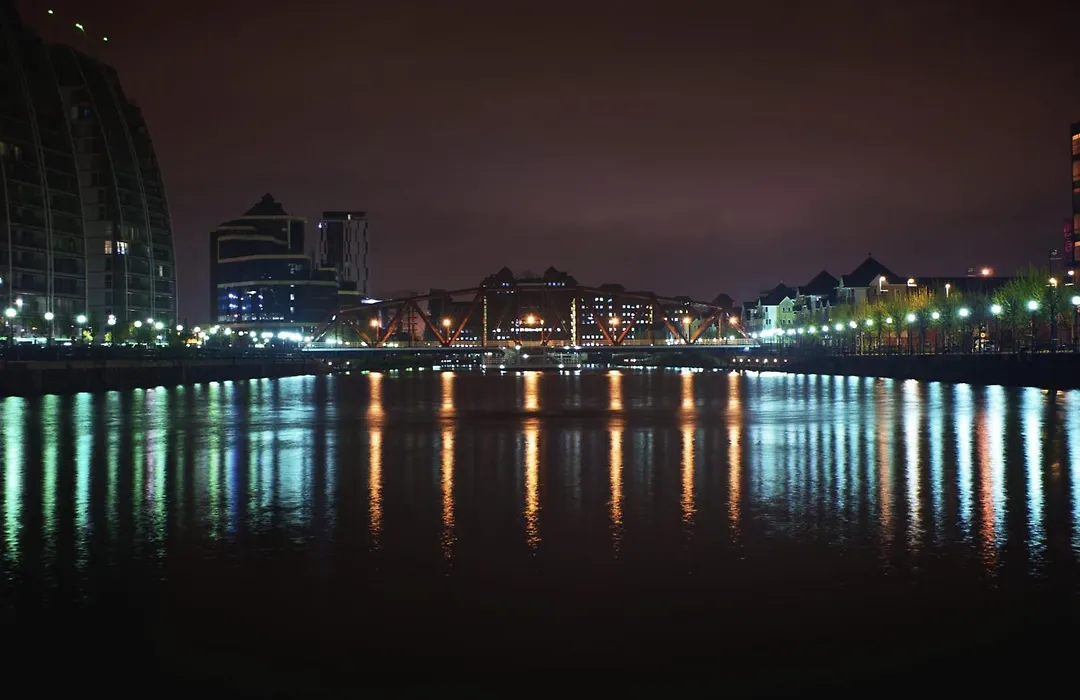 Quay House - Salford - 2Bdr Sleeps 7, Spacious & Quiet - Free Parking - Close To City Centre, Manchester United & The Lowry-1